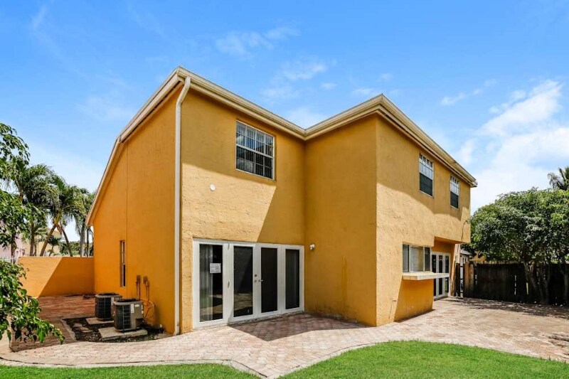 15305 SW 146th St in Miami, FL - Building Photo