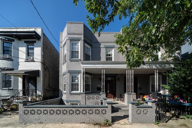 1306 27th St in North Bergen, NJ - Foto de edificio - Building Photo