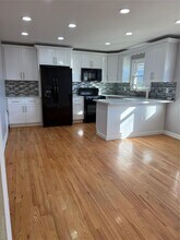 301 Copiague Pl in Copiague, NY - Building Photo - Building Photo