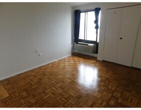 1105 Massachusetts Ave, Unit 10C in Cambridge, MA - Building Photo - Building Photo