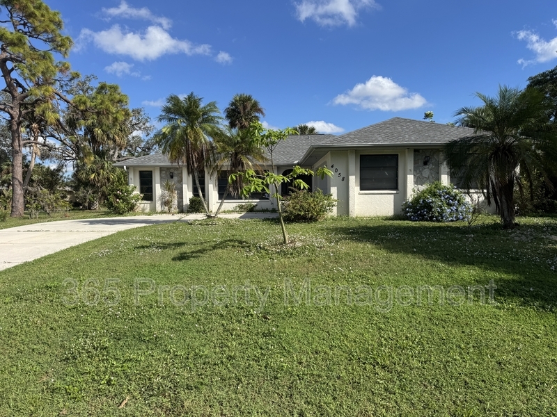 4058 Kinney St in Port Charlotte, FL - Building Photo