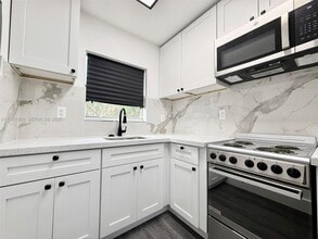 1845 Dixieana St in Hollywood, FL - Building Photo - Building Photo