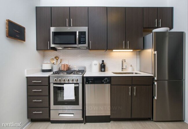 152 W Superior St in Chicago, IL - Building Photo - Building Photo