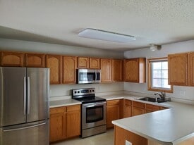 2520 Eagle Point Ct in Des Moines, IA - Building Photo