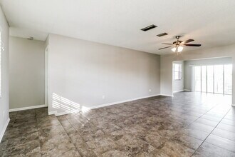 5105 Chamber Ct in Spring Hill, FL - Building Photo - Building Photo