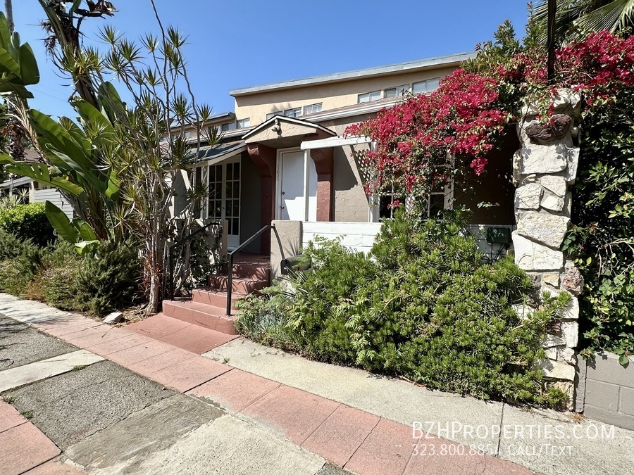 1237 Havenhurst Dr in West Hollywood, CA - Building Photo