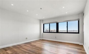 Colonial Point Apartments in Wakefield, MA - Building Photo - Building Photo