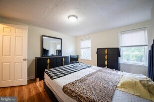 913 W Lombard St in Baltimore, MD - Building Photo