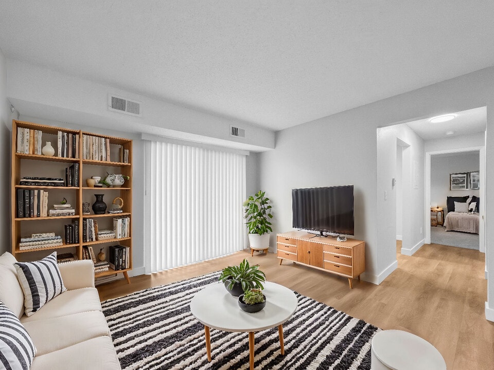 Rock Ridge Commons in Moline, IL - Building Photo