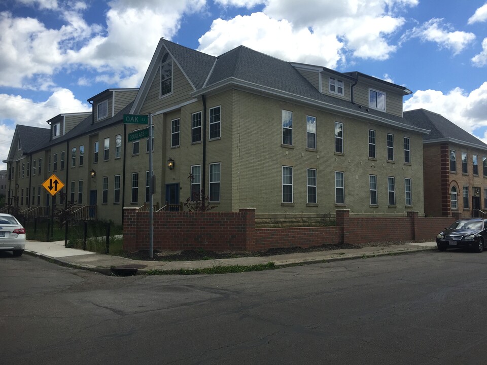 66 S Douglass St in Columbus, OH - Building Photo