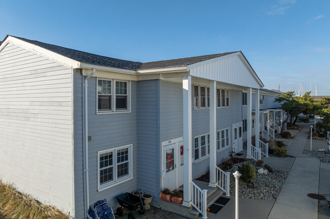 Runaway Beach Condominum in Sea Bright, NJ - Building Photo - Building Photo