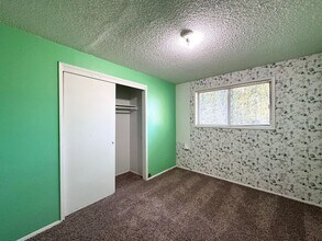 990 NW Angeline Ave in Gresham, OR - Building Photo - Building Photo