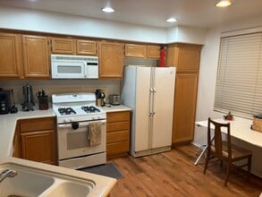 2307 Ternberry Ct in Tustin, CA - Building Photo - Building Photo