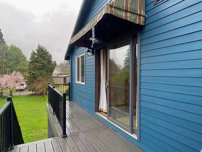 5704 Glen Echo Ave in Gladstone, OR - Foto de edificio - Building Photo