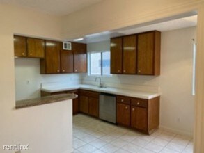 1711 Grismer Ave in Burbank, CA - Building Photo - Building Photo