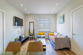 750 Collins Ave in Miami Beach, FL - Building Photo - Building Photo