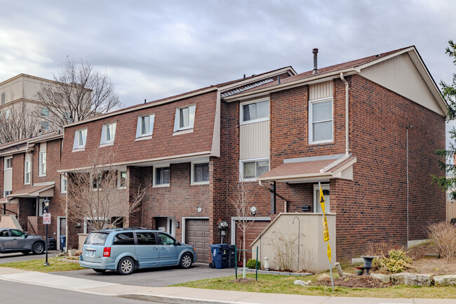 Etobicoke Estates in Toronto, ON - Building Photo - Building Photo