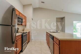 4631 SW Dateland St in Port St. Lucie, FL - Foto de edificio - Building Photo