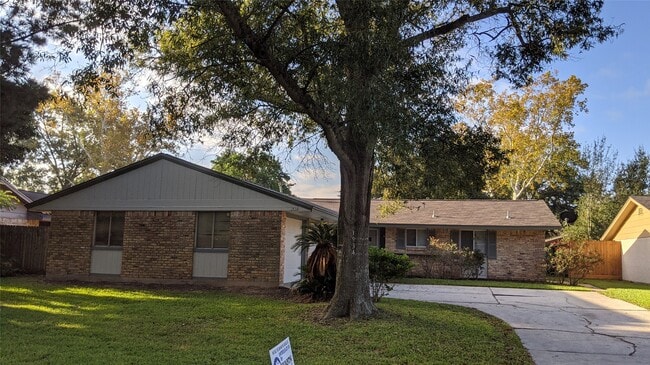 property at 1934 Huntress Ln