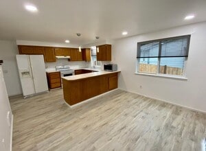 10732 20th Pl W in Everett, WA - Foto de edificio - Building Photo