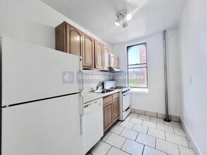 55 Ellwood St in New York, NY - Building Photo - Building Photo