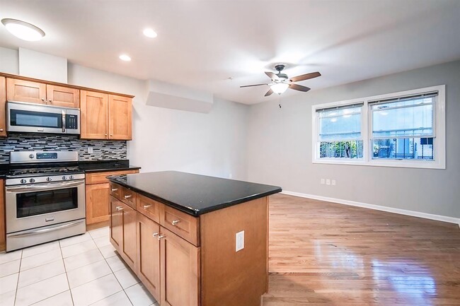 217 1st St-Unit -1 in Jersey City, NJ - Building Photo - Building Photo