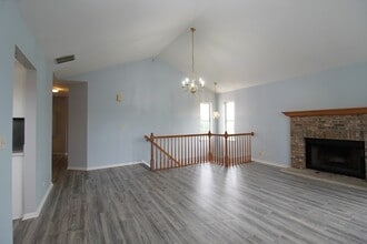 2434 Dickens Dr in Aurora, IL - Building Photo - Building Photo