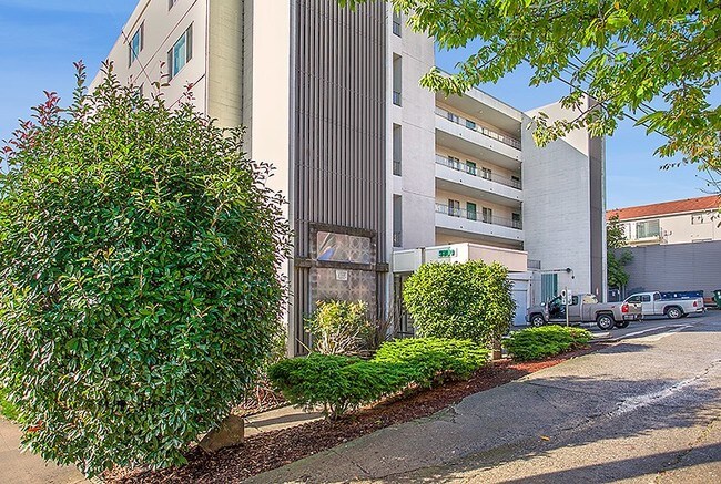 5200 University Way NE-Unit -504 in Seattle, WA - Foto de edificio - Building Photo
