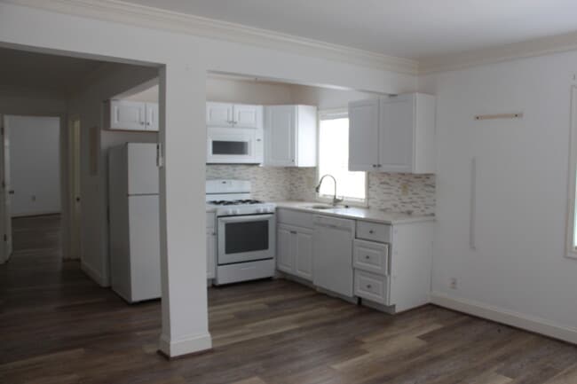 911 N Fillmore St, Unit 3