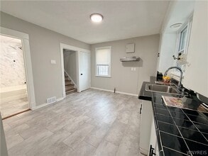 35 Dorris Ave in Buffalo, NY - Building Photo - Building Photo