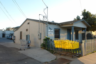 1044 N Sanborn Rd in Salinas, CA - Building Photo - Building Photo