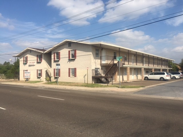 Harvey Apartments in McAllen, TX - Building Photo