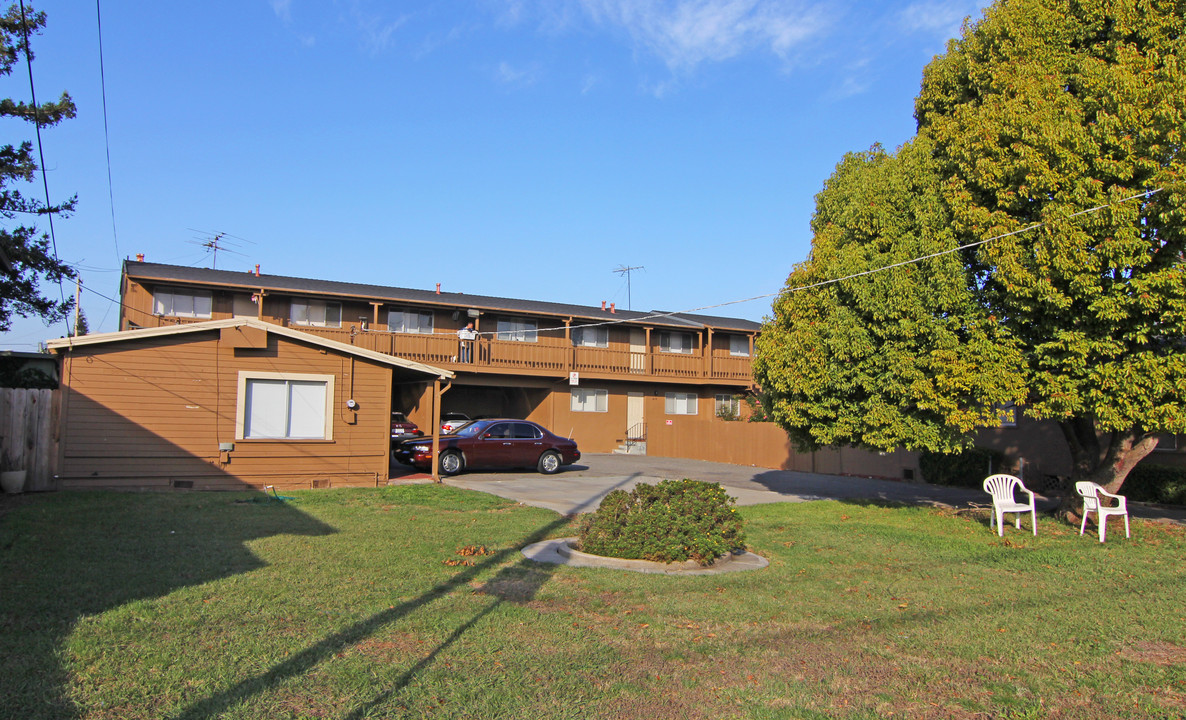 1615-1635 Oriole Ave in San Leandro, CA - Building Photo