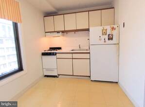 1440 N St NW, Unit 1011 in Washington, DC - Building Photo - Building Photo