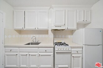 612 S Dunsmuir Ave in Los Angeles, CA - Building Photo - Building Photo