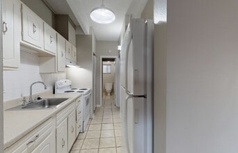 150 S Washington St in Denver, CO - Building Photo - Interior Photo