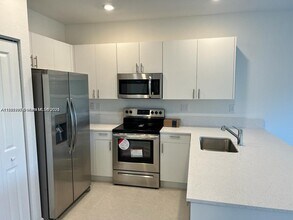 2633 SE 10th St in Homestead, FL - Building Photo - Building Photo