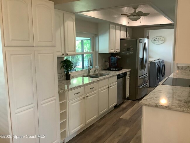 property at 658 Hibiscus Dr