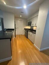 601 Albany St, Unit 406 in Boston, MA - Foto de edificio - Building Photo