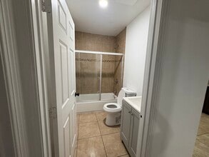 131 E 84th Pl in Los Angeles, CA - Foto de edificio - Building Photo