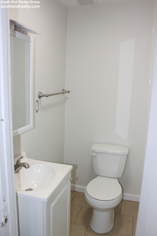 490 E Broadway, Unit #4 in Boston, MA - Building Photo - Building Photo