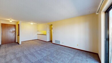 3500 Grand Ave in Ames, IA - Building Photo - Interior Photo