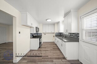 1041-1045 Gulf in Wilmington, CA - Building Photo