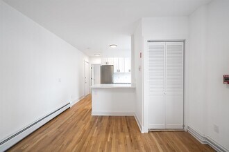 1327 Willow Ave in Hoboken, NJ - Building Photo - Building Photo