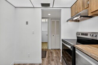 5220 Las Verdes Cir in Delray Beach, FL - Building Photo - Building Photo