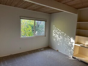 121 Escanyo Way in Menlo Park, CA - Building Photo - Building Photo