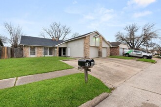 10164 Inwood Hollow Ln in Houston, TX - Building Photo - Building Photo
