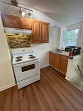 26 Park Dr N, Unit 1 in West Orange, NJ - Foto de edificio - Building Photo