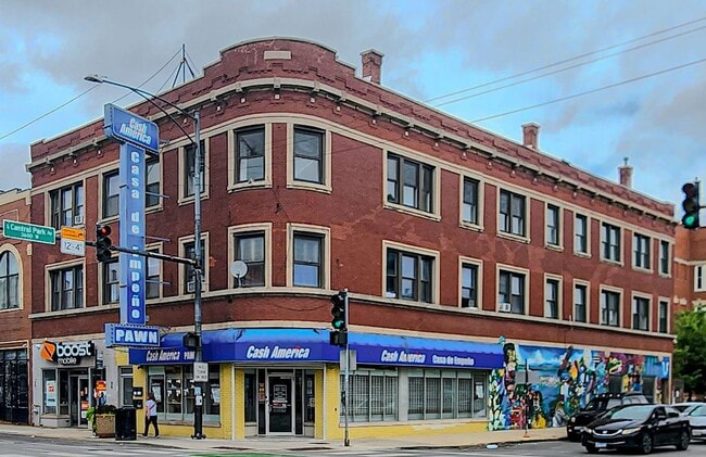 2552 S Central Park Ave in Chicago, IL - Building Photo - Building Photo