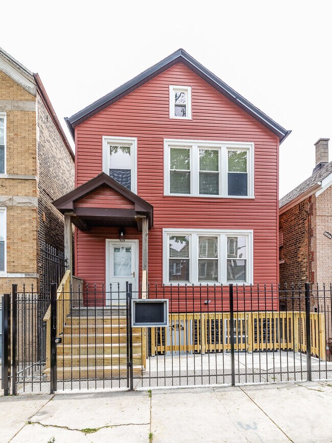 2237 S Sacramento Ave-Unit -B in Chicago, IL - Building Photo - Building Photo